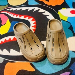 H&M Men's Tan Slip-On Vented Clog Sandals